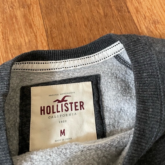 Hollister women’s medium gray sweatshirt - Picture 3 of 3